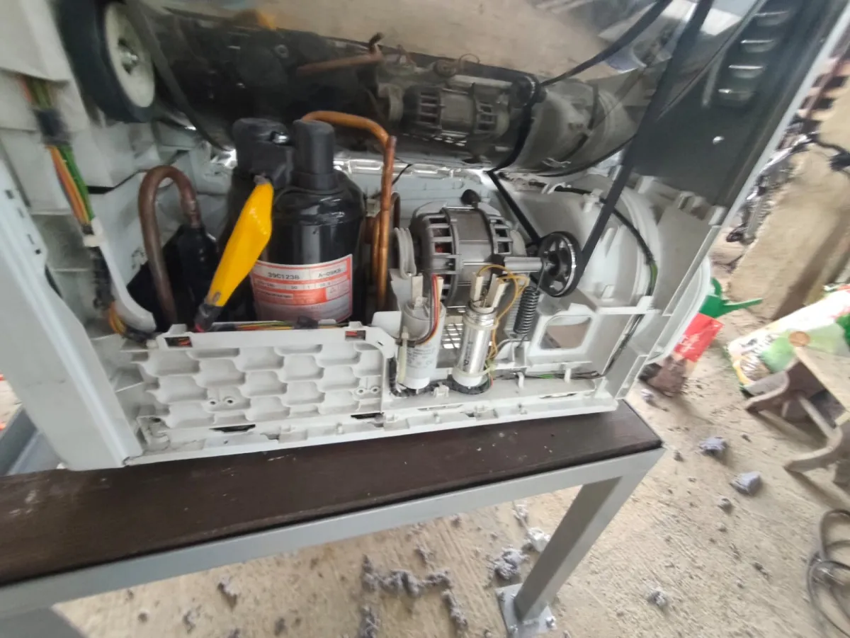 Rastavljena sušilica - kompresor i motor